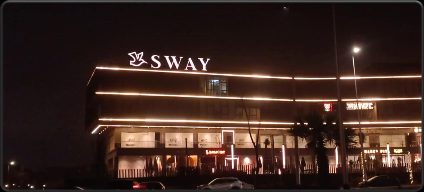 Sway Mall · Facade lighting and letters