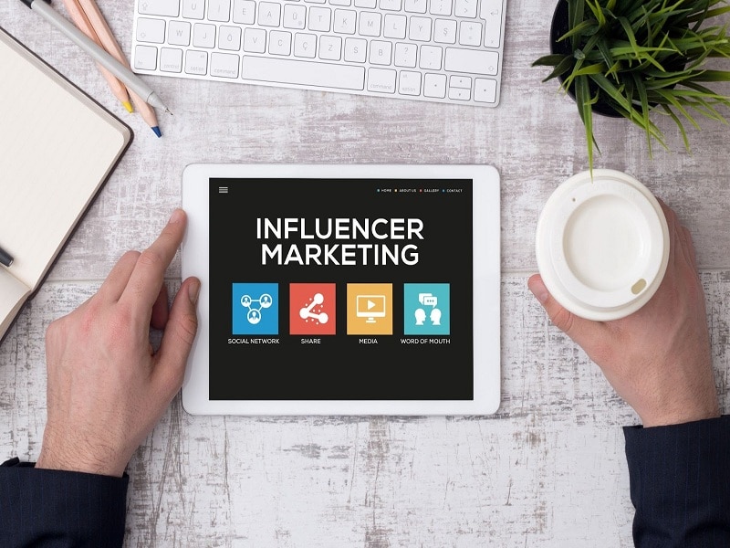 How do Influencer and Businesses make money on social media